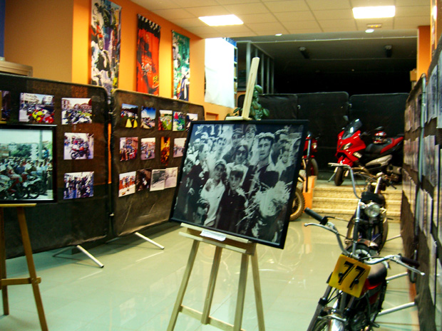 100824pexposicion_fotografica-motos-escribera