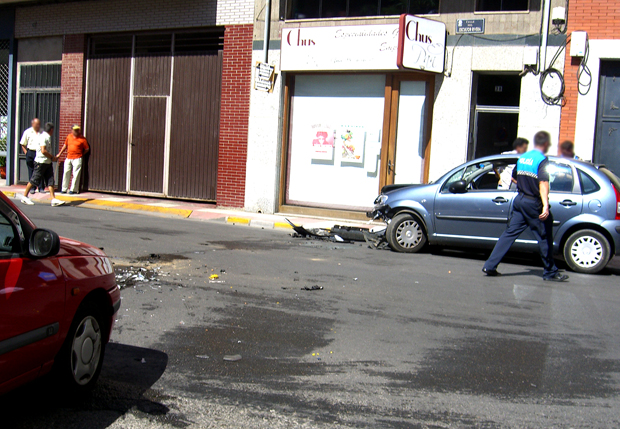 100913colision-escultor-rivera