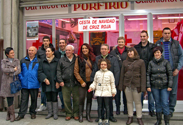110102entregacestacruzroja2010