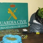 120323detencioncannabis Parte de los efectos incautados por los efectivos de la Guardia Civil. / Foto: SDG
