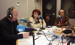 121221campanacaritasobispo