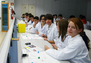 130308alumnoscarmelitasbiotecnologia