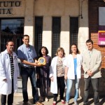 130614desfibriladorornia El IES Ornia recibe el desfibrilador que le ha convertido en la primera zona cardioprotegida de La Bañeza.
