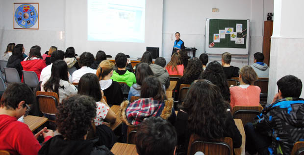 131107colegiocharlapolicia