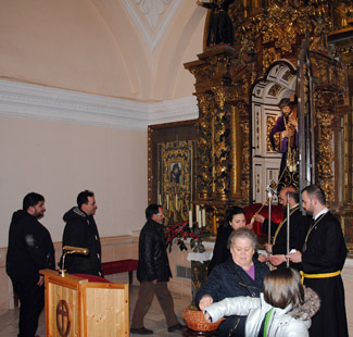 160304besacordonesnazareno.jpg