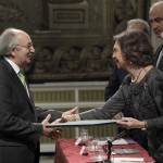 El poeta Antonio Colinas recoge el premio de la XXV Edición del premio Reina Sofía de poesía Iberoamericana. / Foto: Juan Lázaro