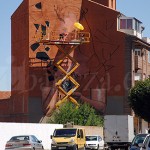 170812artaerorap Uno de los artistas del ArtAeroRap realizando su obra.