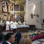 170815misaasuncion Momento en que el alcalde realiza la ofrenda floral a la patrona de La Bañeza.