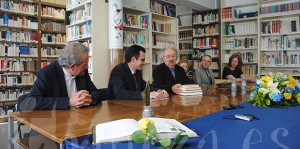180418colinasornia La biblioteca del IES Ornia ha pasado a lucir el nombre del poeta Antonio Colinas.