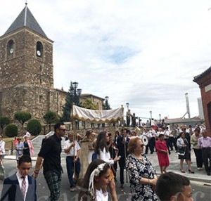 190623corpus La procesión partió de la iglesia de El Salvador.