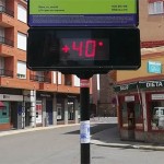 190712termometro El termómetro dela Avenida Vía de la Plata marca 40 grados centígrados.