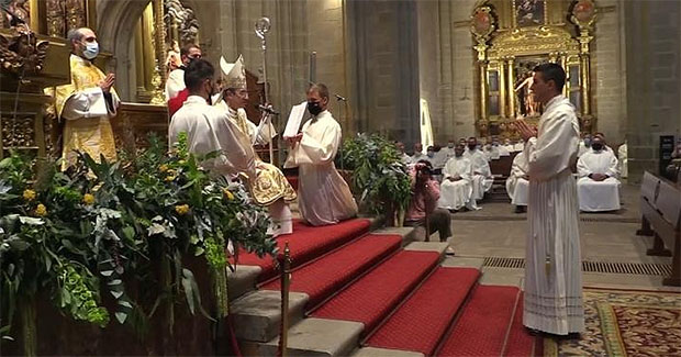 201012alvarolobatodiacono