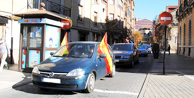 201012concentracionbanderas