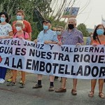 210821manifestacionembotelladora La pancarta abrió la manifestación.